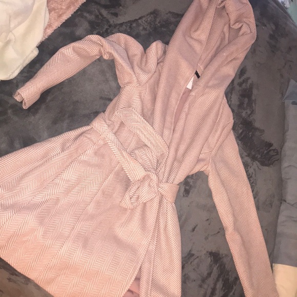 Selling a forever 21 woven coat! - Picture 3 of 4